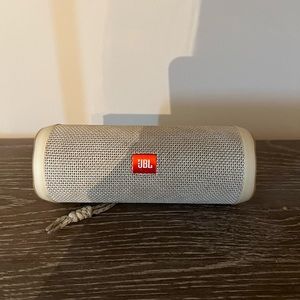 JBL flip 4 speaker